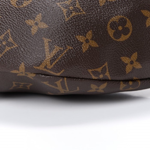 ‼️SOLD‼️ LOUIS VUITTON MONOGRAM BUMBAG - Picture 7 of 8